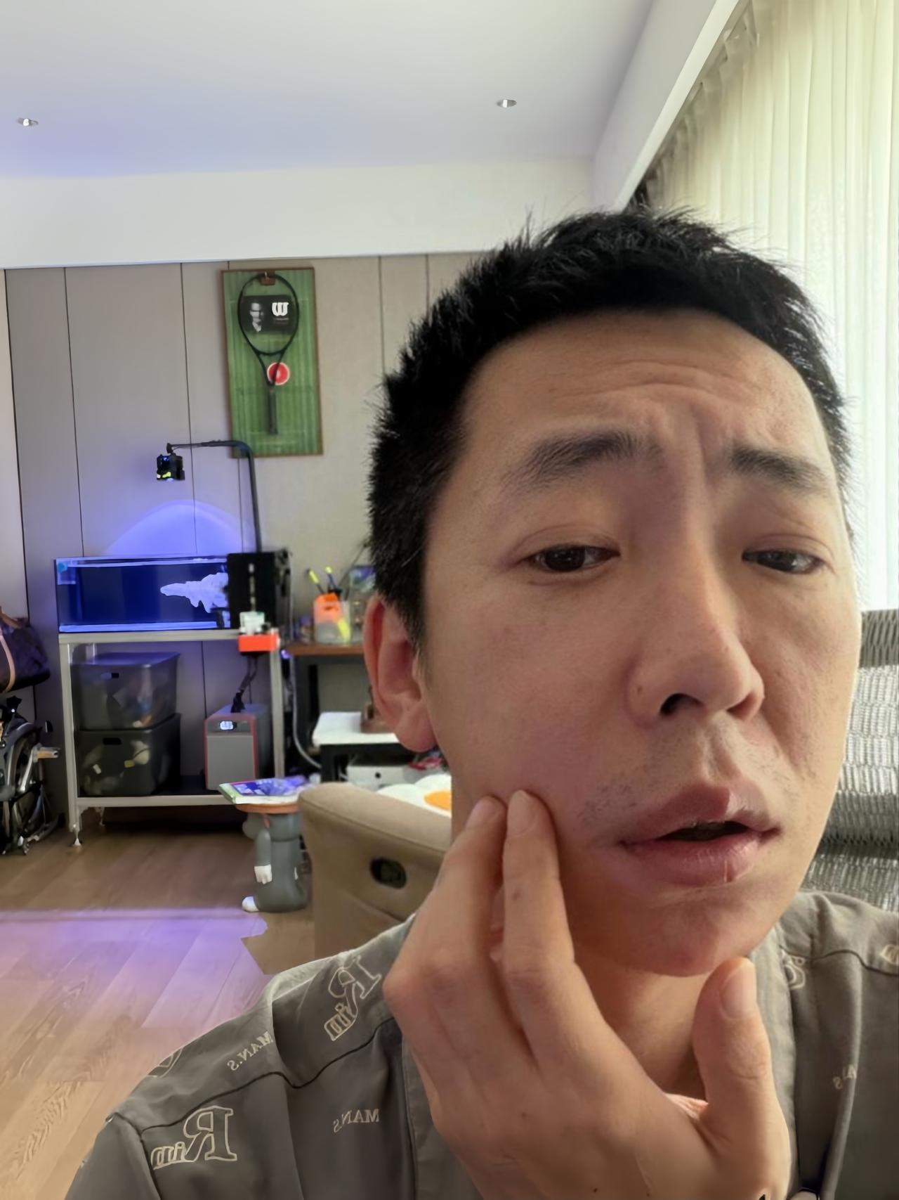 同行是冤家，张雪峰离世后你仍含沙射影，这般言行，平台不禁你禁谁！没想到这样的人竟