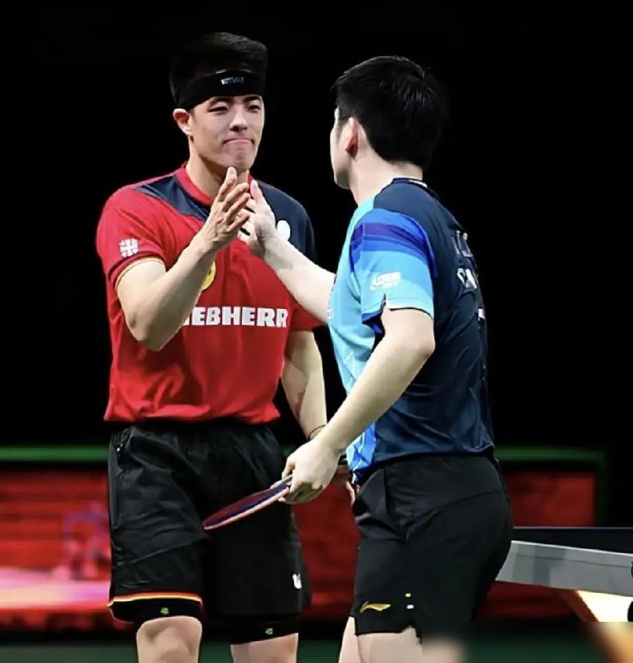 樊振东去德甲打球，居然招来一堆恶意攻击和饭圈造谣。
 
真没必要瞎起哄。人家这是