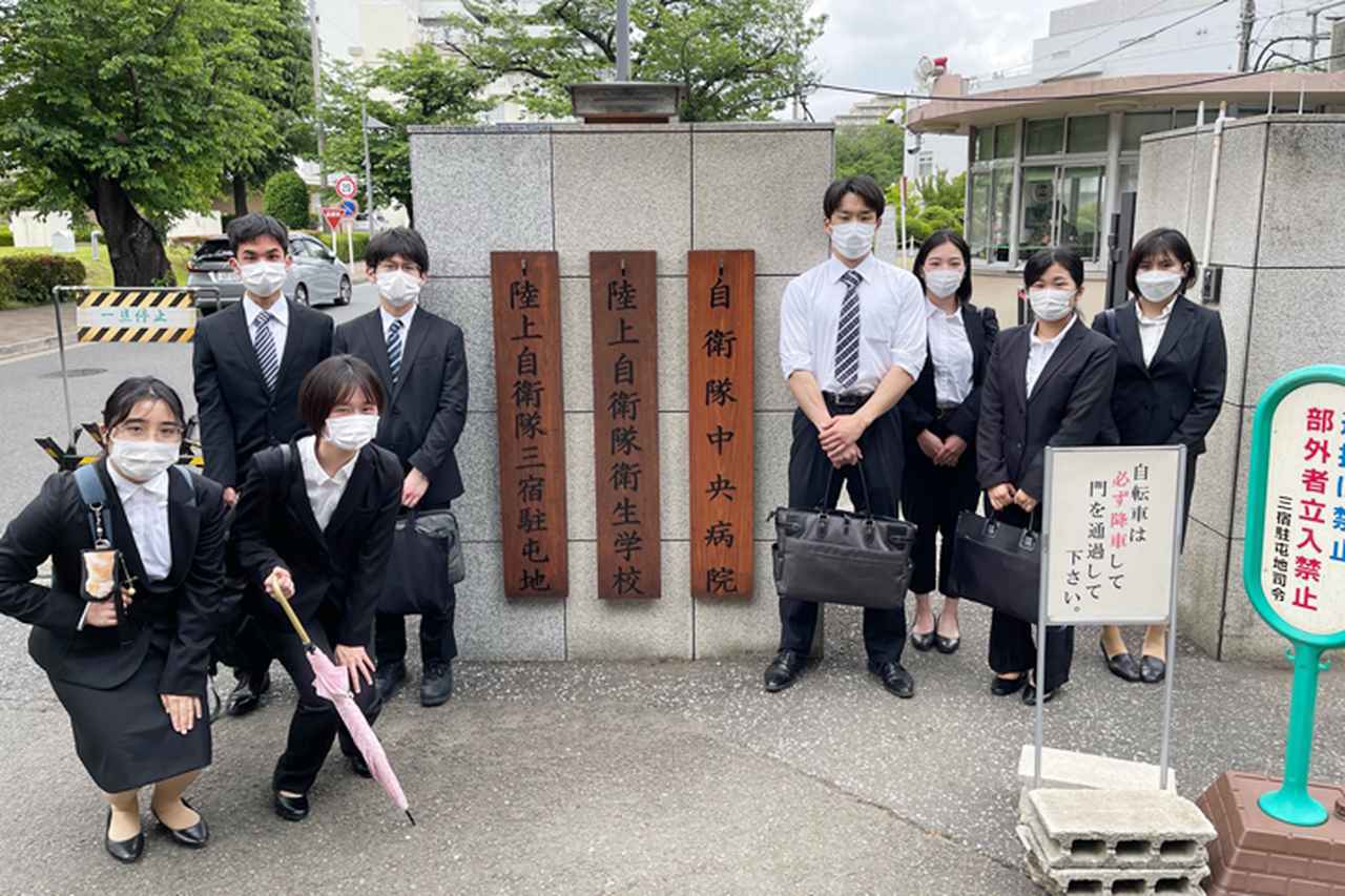 日本自卫队医院，医治乌克兰伤兵。[围观][星星] 日本防卫省表示，东京军事医院将