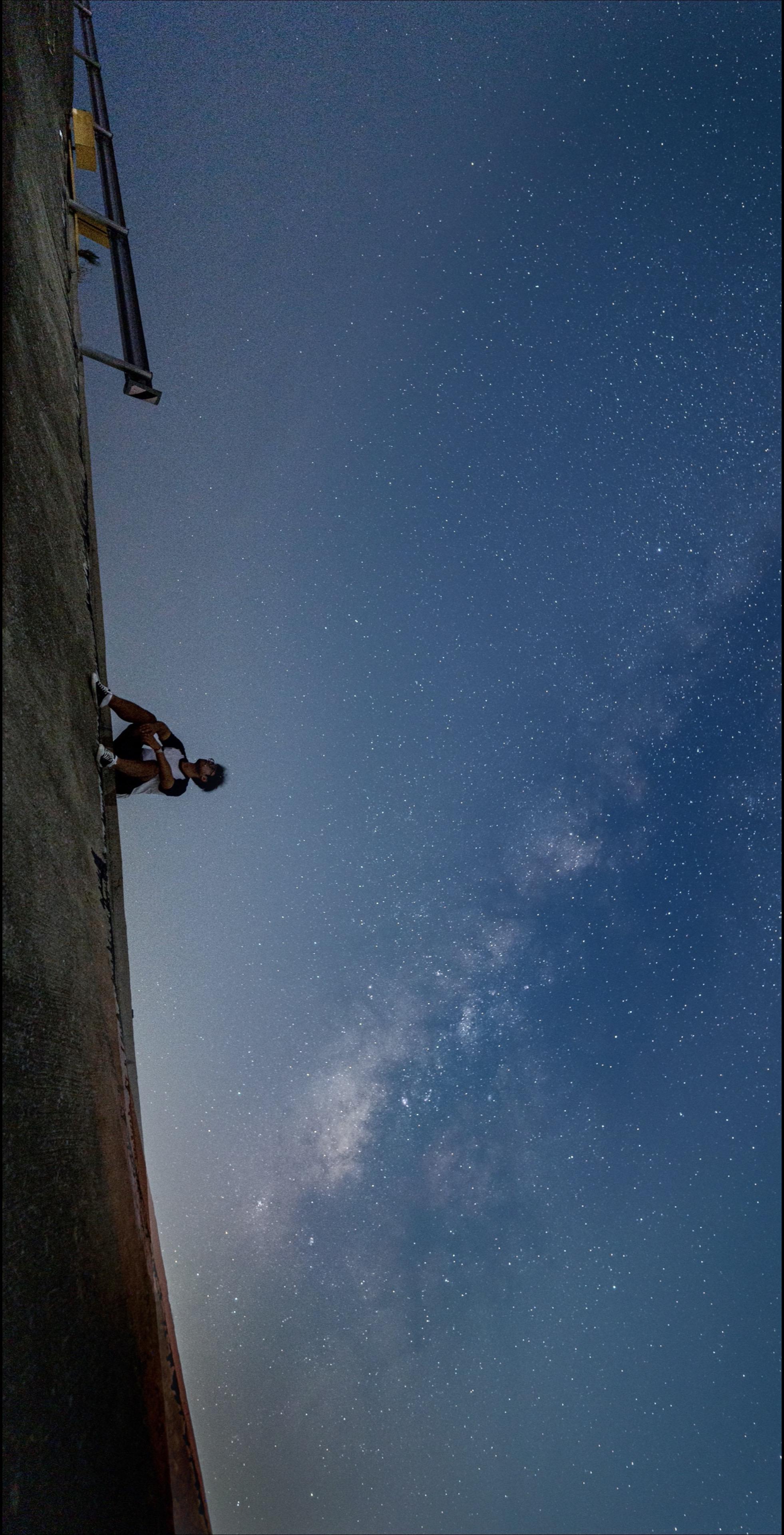 最后思绪都会如露水一般蒸发在星光里