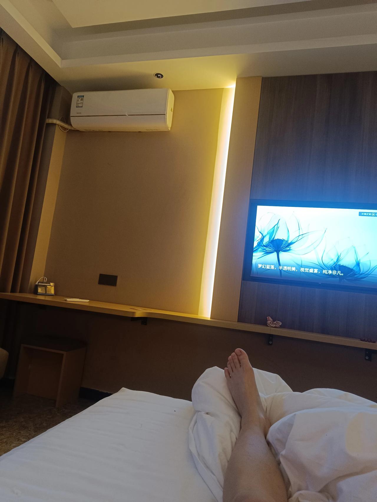 今天是光棍节，真的不知道什么时候可以脱单啊，一个男人真的不能没有钱啊，没钱真的是