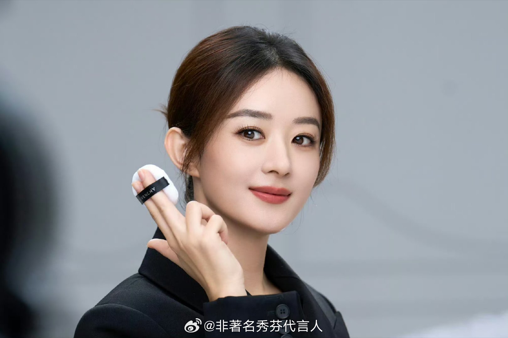 赵丽颖纪梵希彩妆大片完全是女王来着，而且非常的精致！！！ 