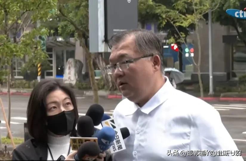 马英九基金会董事会召开，会后口径反差引热议！
3月27董事李德维先称不公布决议，