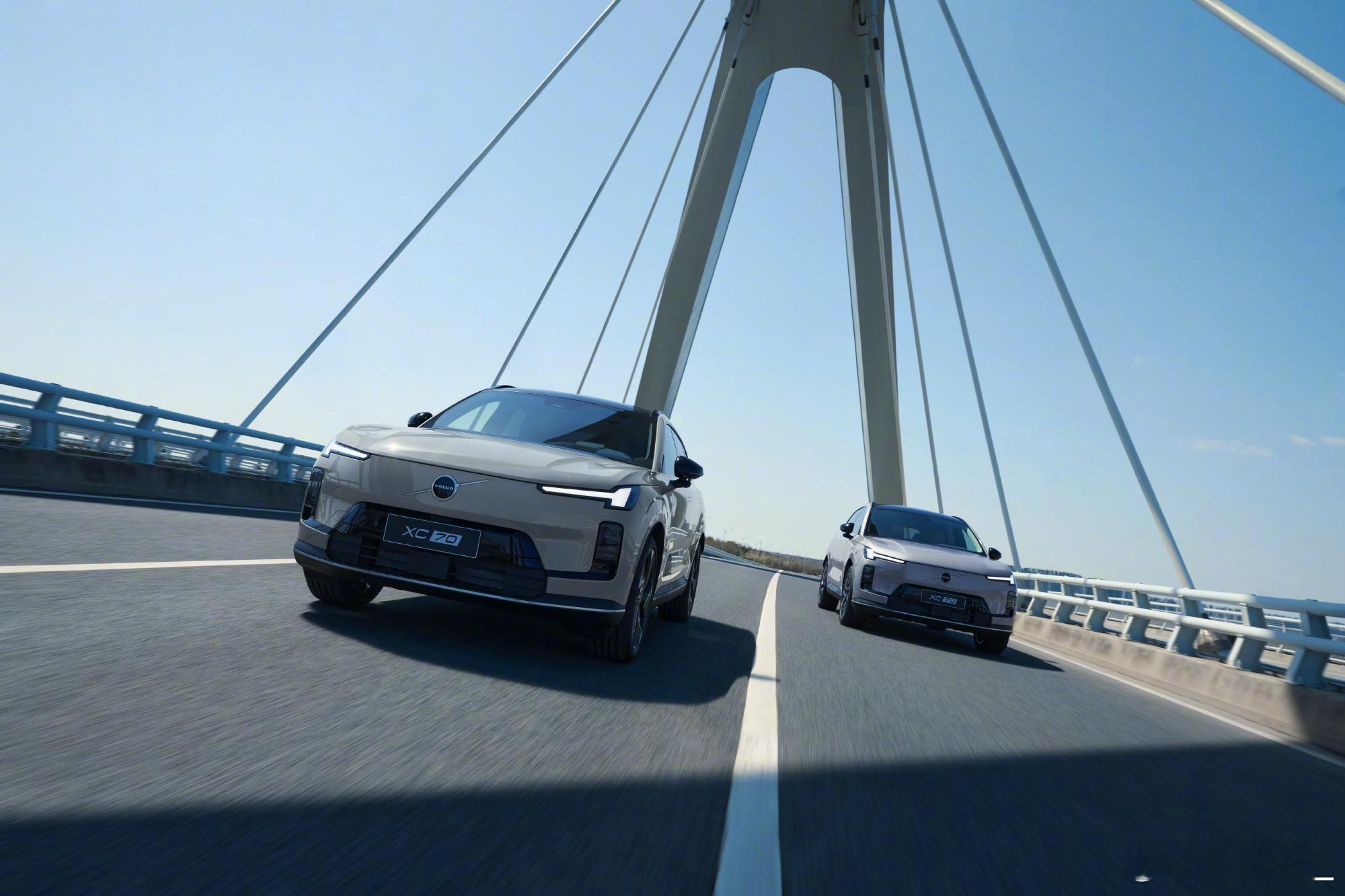 25万买沃尔沃豪华混动沃尔沃XC70这次推出了新的两驱版24.99w、26.99