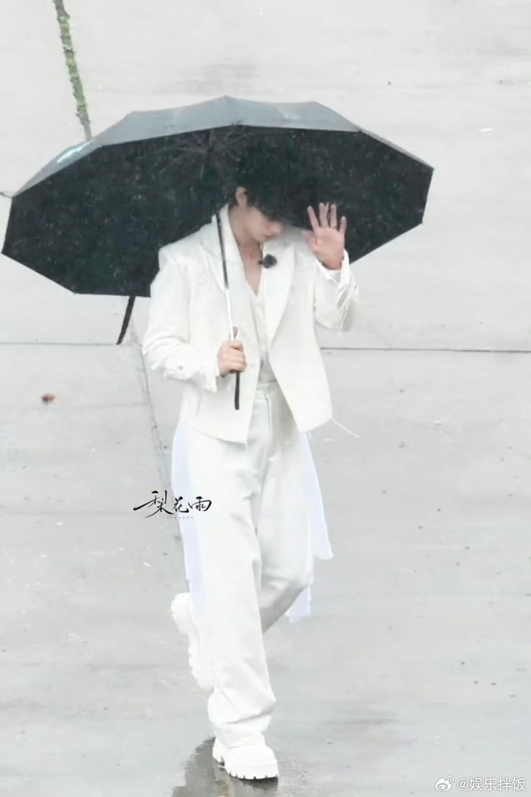 今天是白马王子呀！和粉丝打招呼哈特软软 我每天就这么盼着男神上班 开始推理吧全员