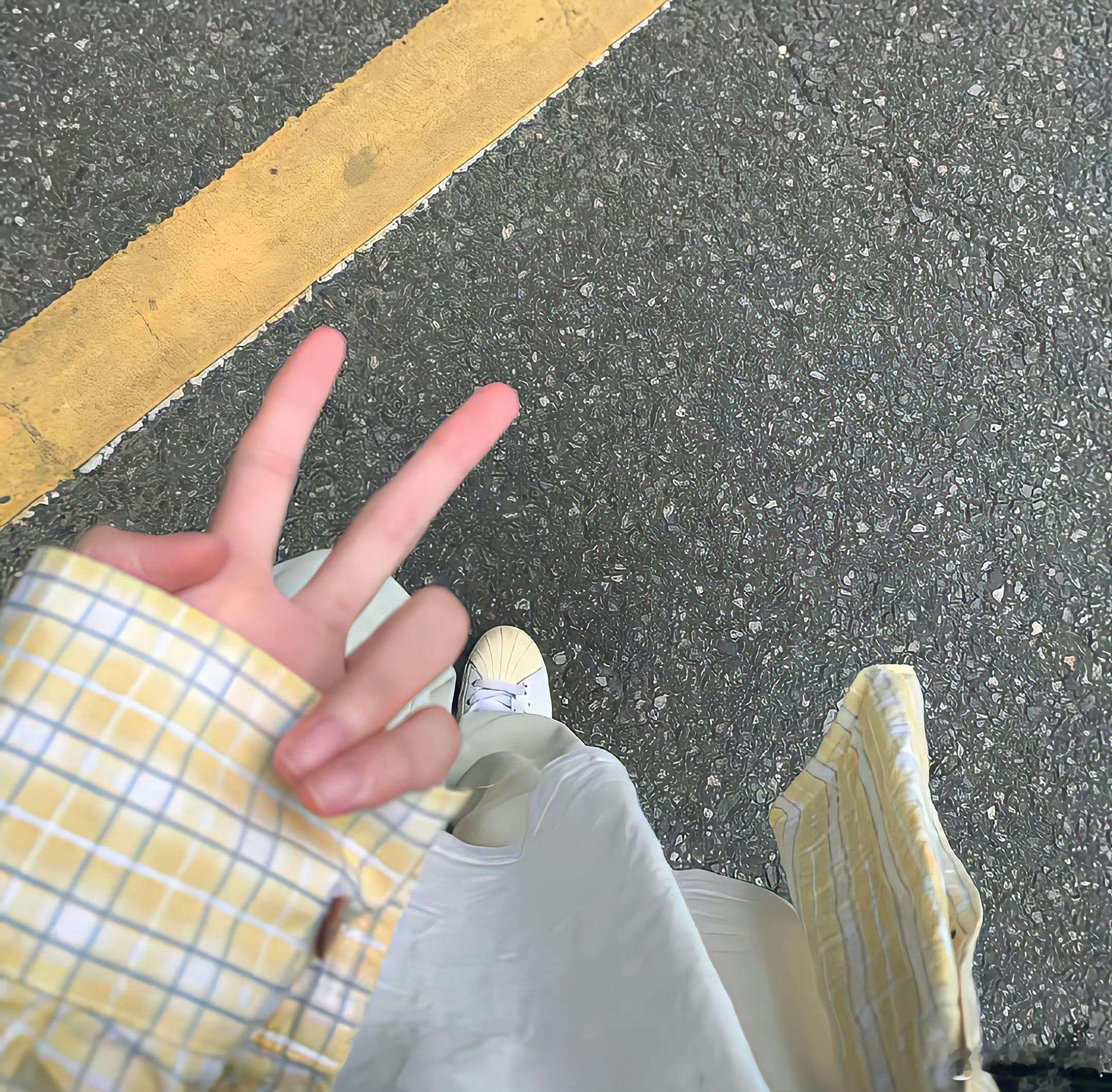 金赛纶去世那天是金秀贤生日很多事情过去了，心境却不被遗忘，这大概就是回忆的价值草