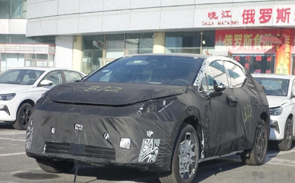 🔶领克新车谍照出来了，今年的第三款新车。你们都知道是____吧？[偷笑]#新能