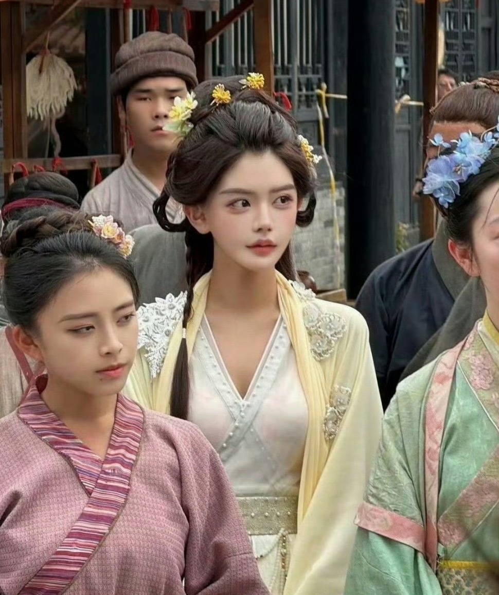 韩安冉出演《济公4》，虽然只是个小角色，但剧中古装造型还挺美，新生代小花要有危机