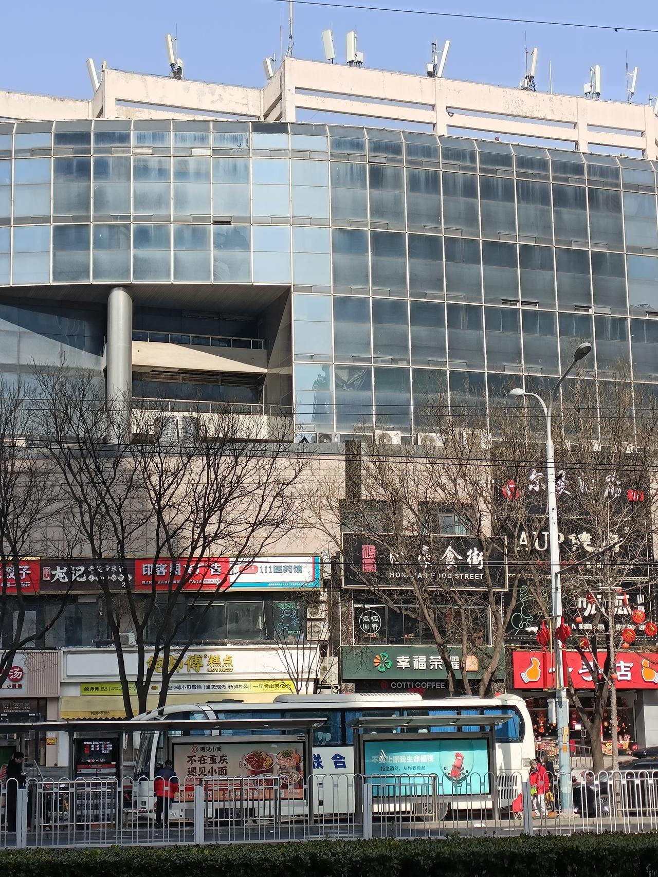 晒图笔记大赛这是北京的街道，到处高楼林立