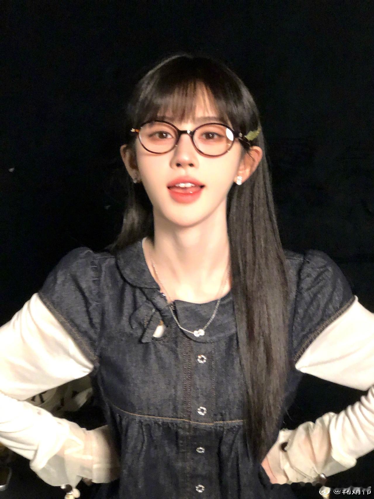 都说眼镜是“换头神器”，看到鞠婧祎这组我信了…

以前总听人说，眼镜是女生的第二