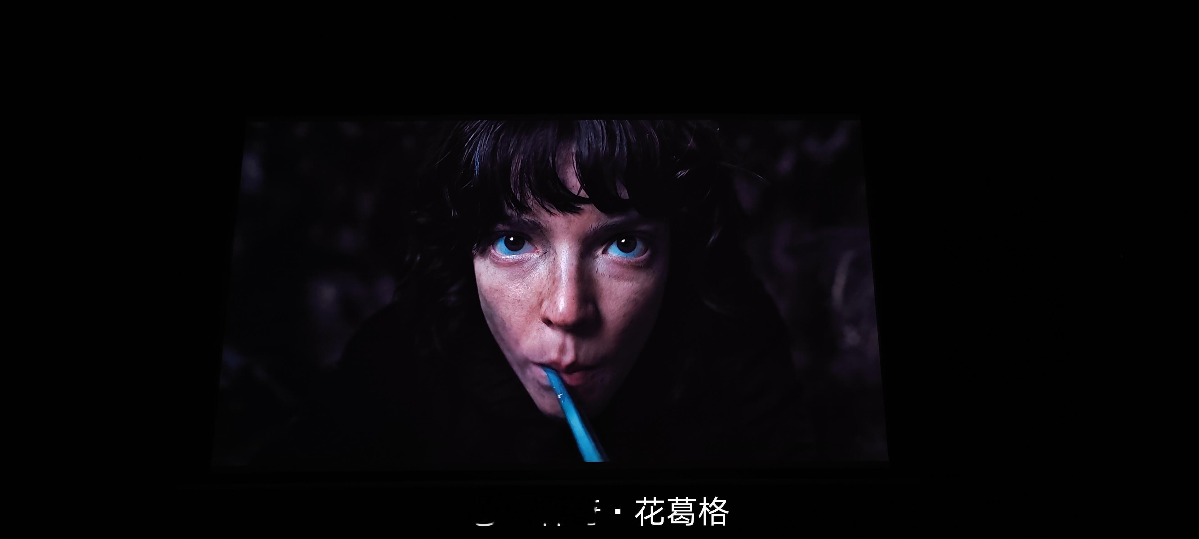 大晚上决定吃点好的，看《峡谷》了！！！安雅真的太好看了！！！！ 