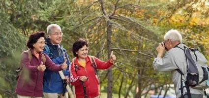 国内辛苦交了一辈子社保，退休后却跑到澳大利亚领双份钱？网传一群五十岁移民澳洲的体