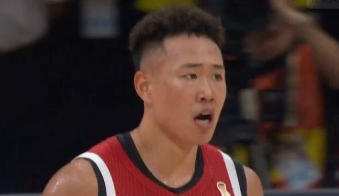 中国男篮热身赛90-82再胜喀麦隆男篮，贺希宁砍下25分4篮板6助攻，赵嘉义21