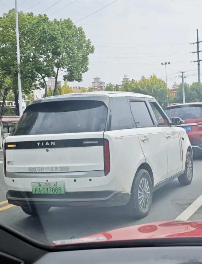 这个是路虎什么型号？老头乐现在尺寸都已经这么夸张了吗？[允悲][允悲][允悲] 
