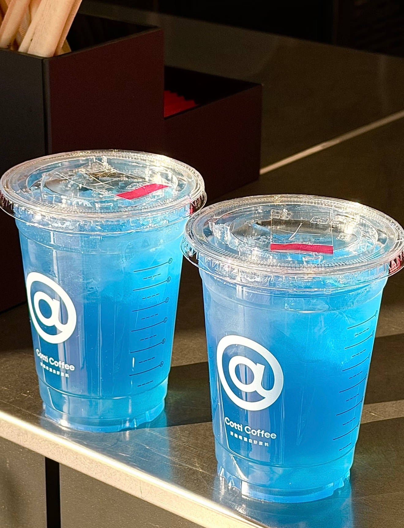 蓝色果然抑制食欲潘帕斯蓝西柚水还行啊不难喝啊