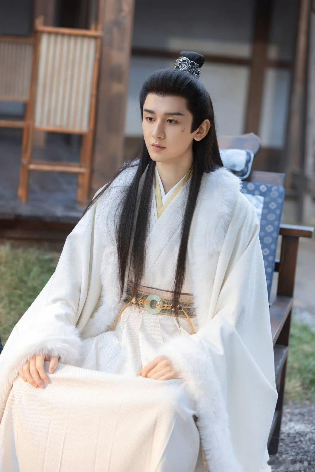 成毅 感觉他演的古装剧总是悲情向的，但是他其实眼神很灵动，很适合演意气风发小王爷