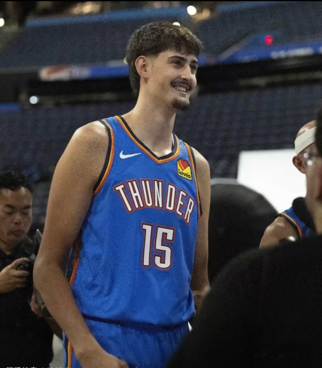 文班亚马克星刚进NBA第一场就爆了！雷霆又赌对了，用马拉来限制消耗文班亚马或许能