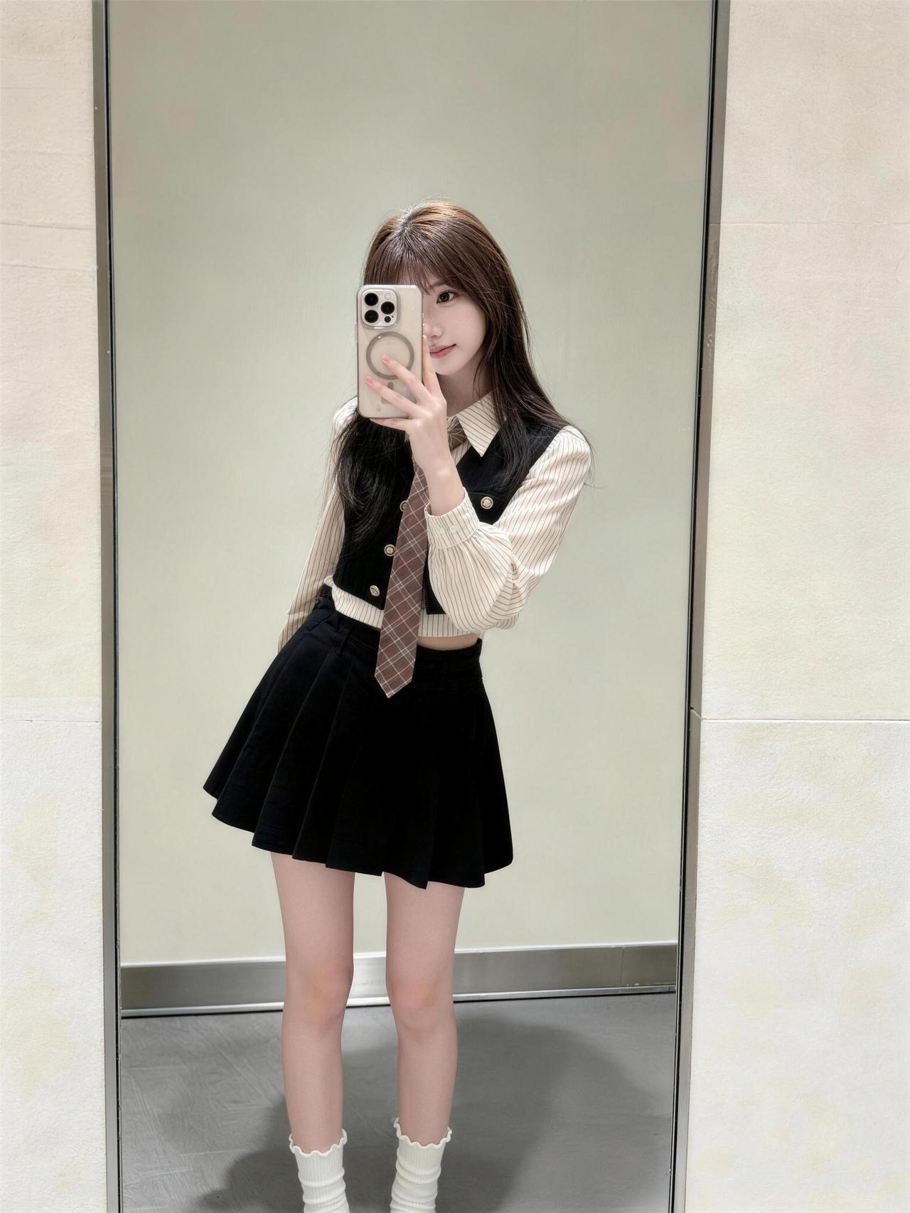 看我今天这身学院风套装～
给打几分呢？