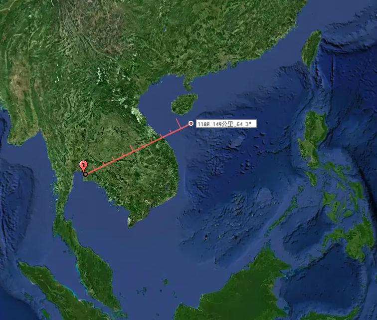 美国“林肯”号航母停的位置距离我们中国的海南岛只有1000公里左右。据介绍这艘航