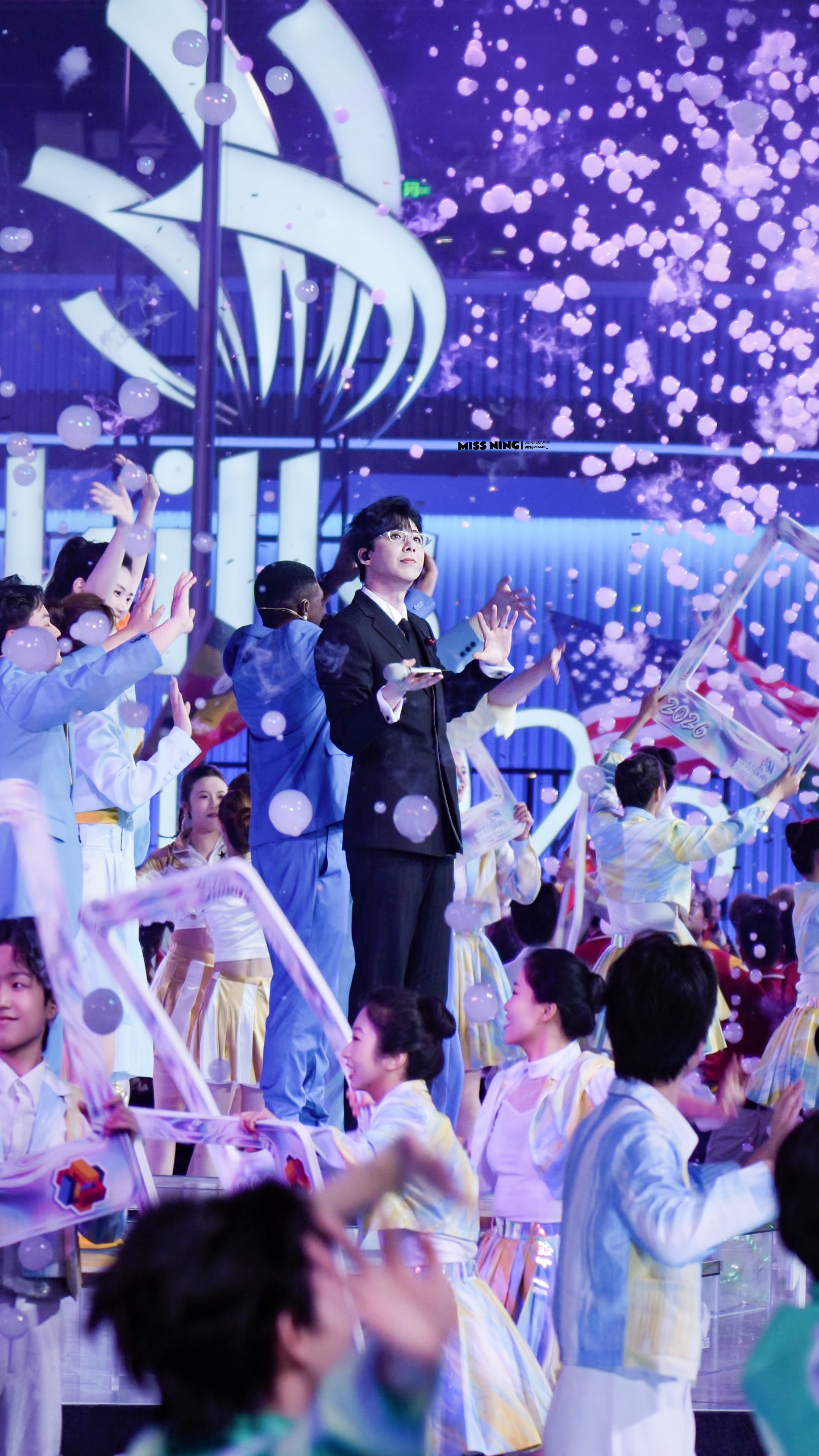 摩登兄弟[超话]  世赛法拉利，特别大气特别帅气，刘宇宁真棒刘宇宁 ​​​