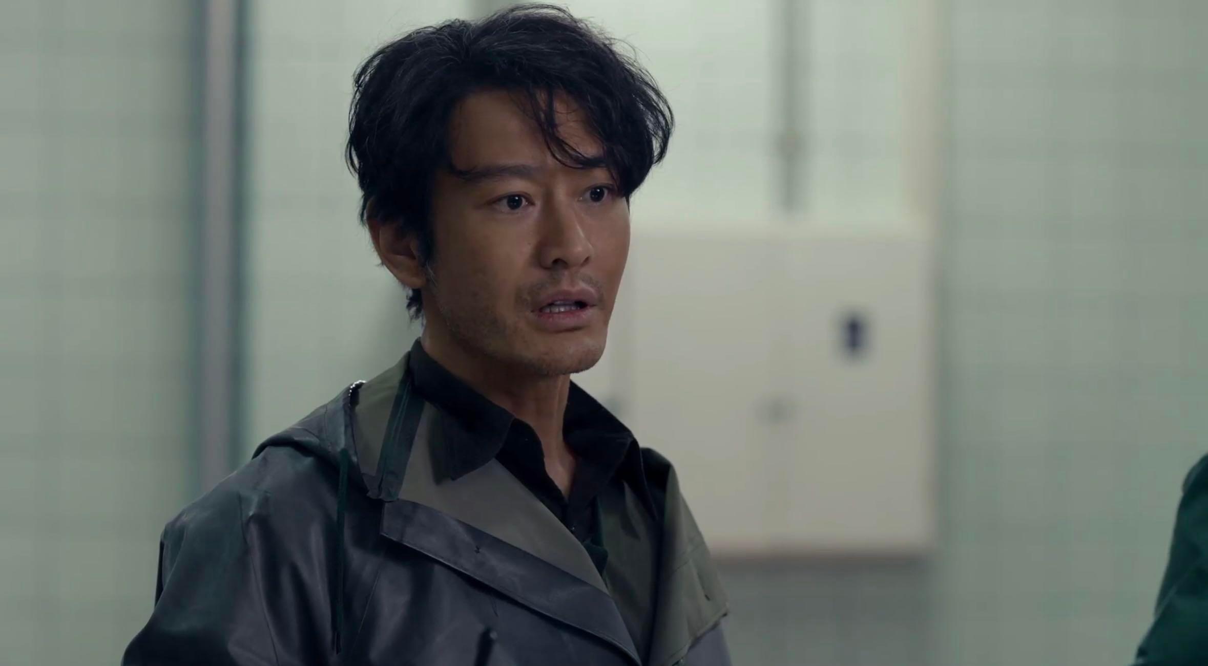 郑德诚李秋萍T人F人具象化了 小城大事这段太真实了！郑德诚关注墙角渗水立马搬椅子