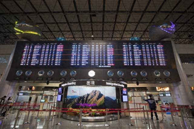 统一加快：桃园机场标牌写“大陆、港澳、外国人”，能看出啥？