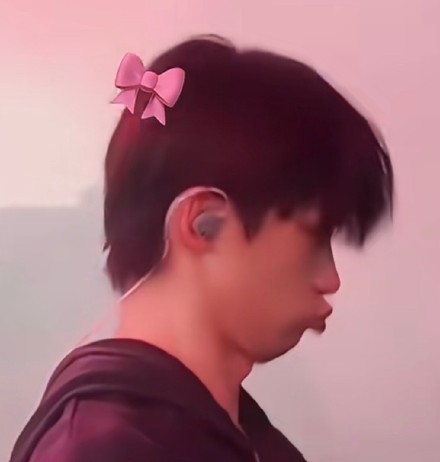 梓渝官宣大眼音乐节粉丝给p的小蝴蝶结🎀很萌了 ​​​