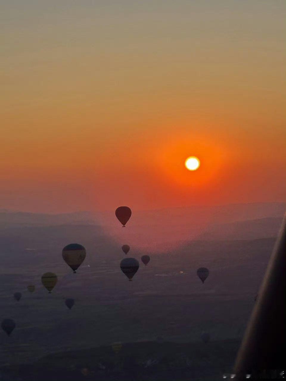 田曦薇素颜热气球照姐姐妹妹抓娃娃田曦薇的热气球照太美，谁懂这个素颜的既视感，和热