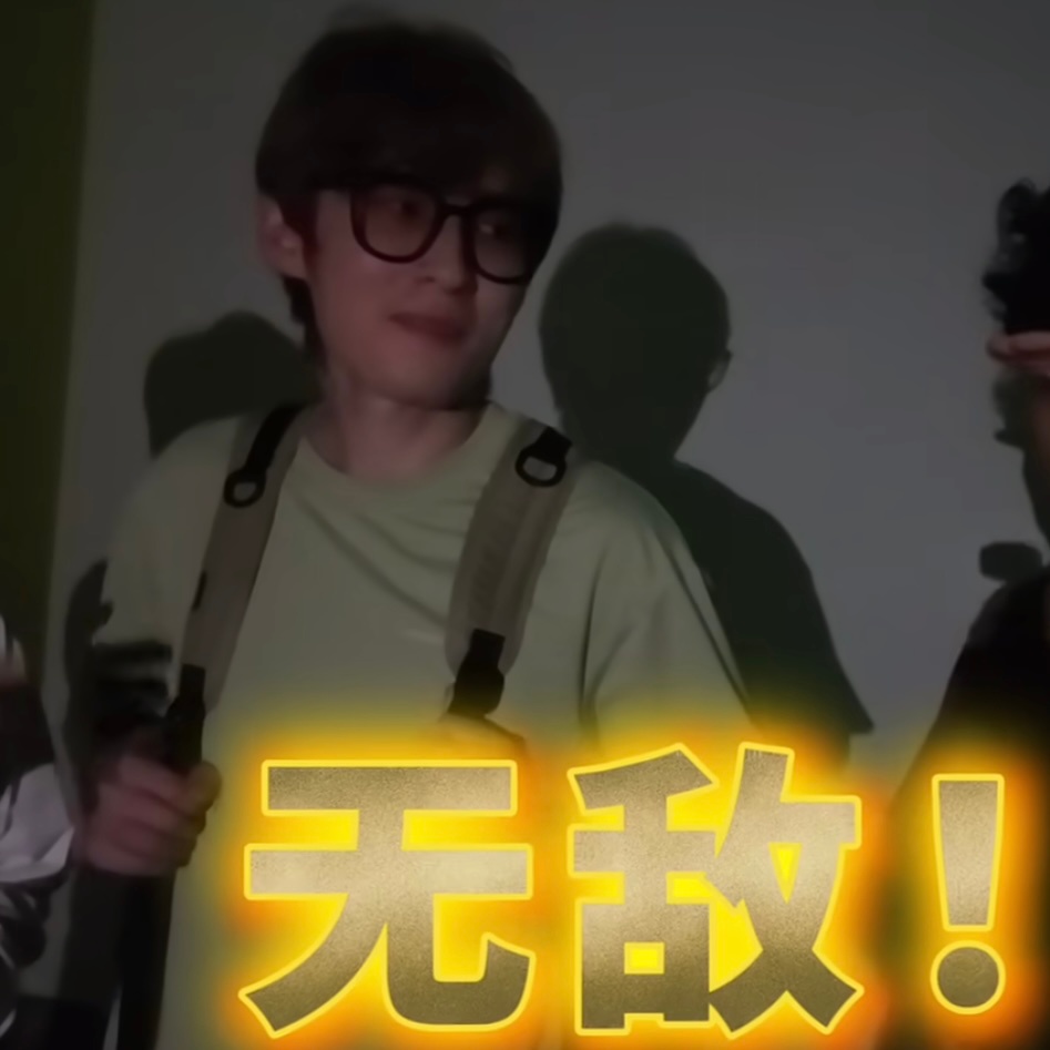 哎群像的魅力就是随便两只都很萌呀小瑞手攥着书包带也好萌捏～