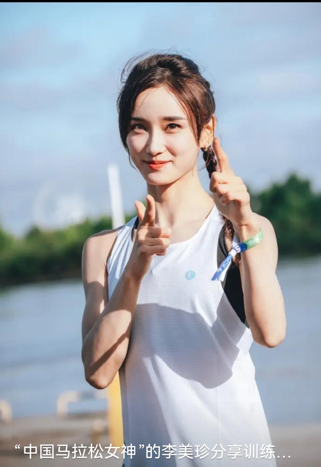 吴艳妮最尴尬的是，浙江卫视春晚也没有请她，他们请的4个运动员是李美珍，夏思凝，王