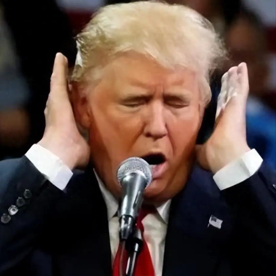 美国最新出炉的2026年国防报告，厚厚一大本，专业术语堆得比的墙还厚，说白了就一