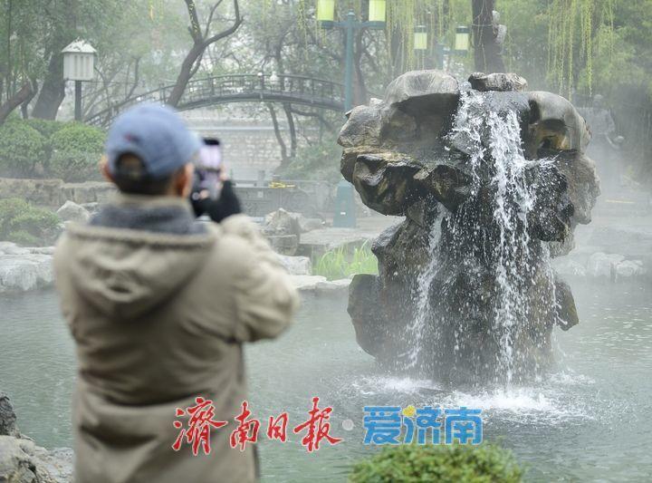 持续喷涌近200天，济南月牙泉生机勃勃迎元宵佳节→-app/#/content?