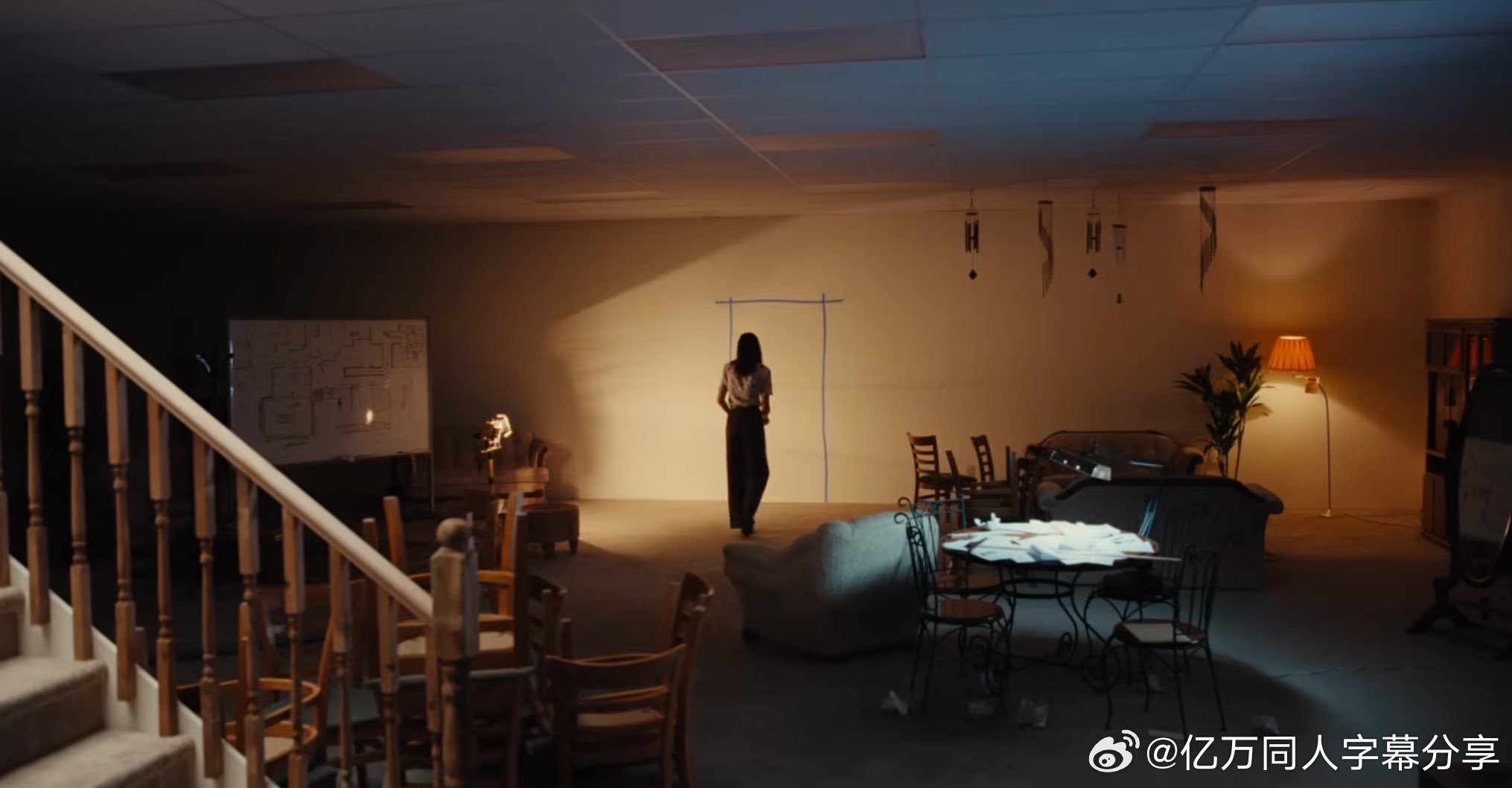 亿万同人字幕组  《后室》片长1小时45分钟。这部电影将被评为R级。 