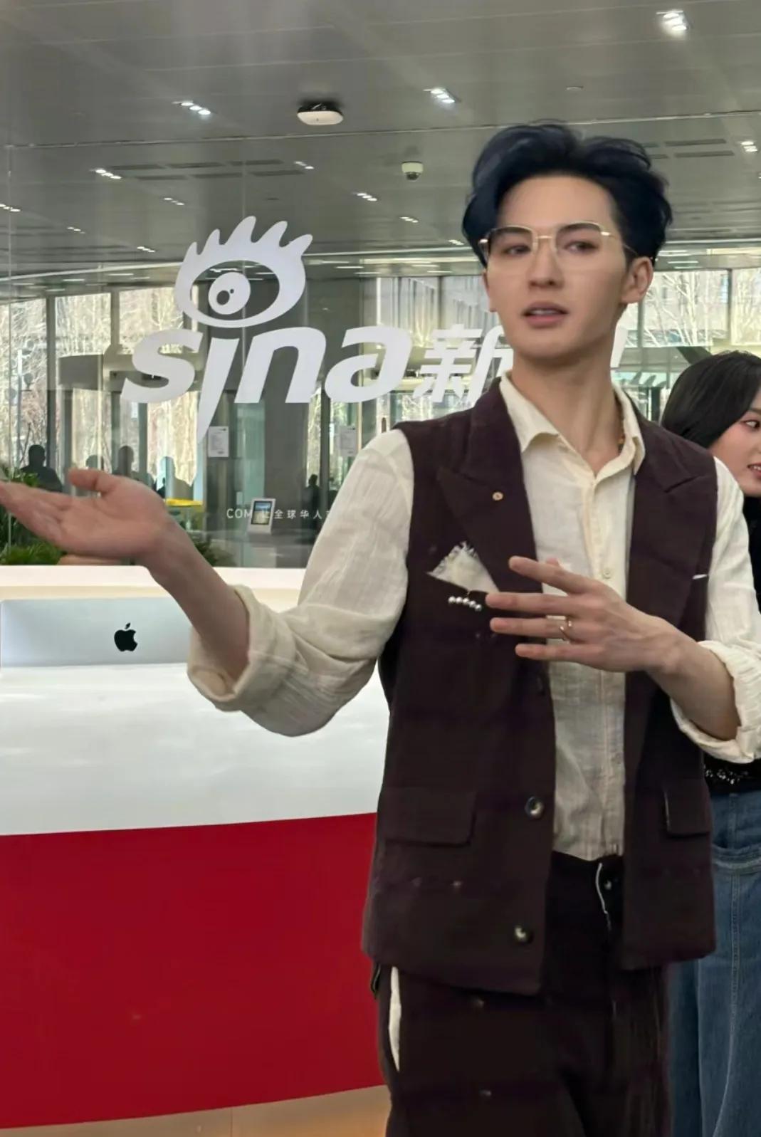 祝绪丹，邢菲，朱正廷，任嘉伦《烈焰》新浪小扫楼，这个演员阵容还挺不错的，男的帅女