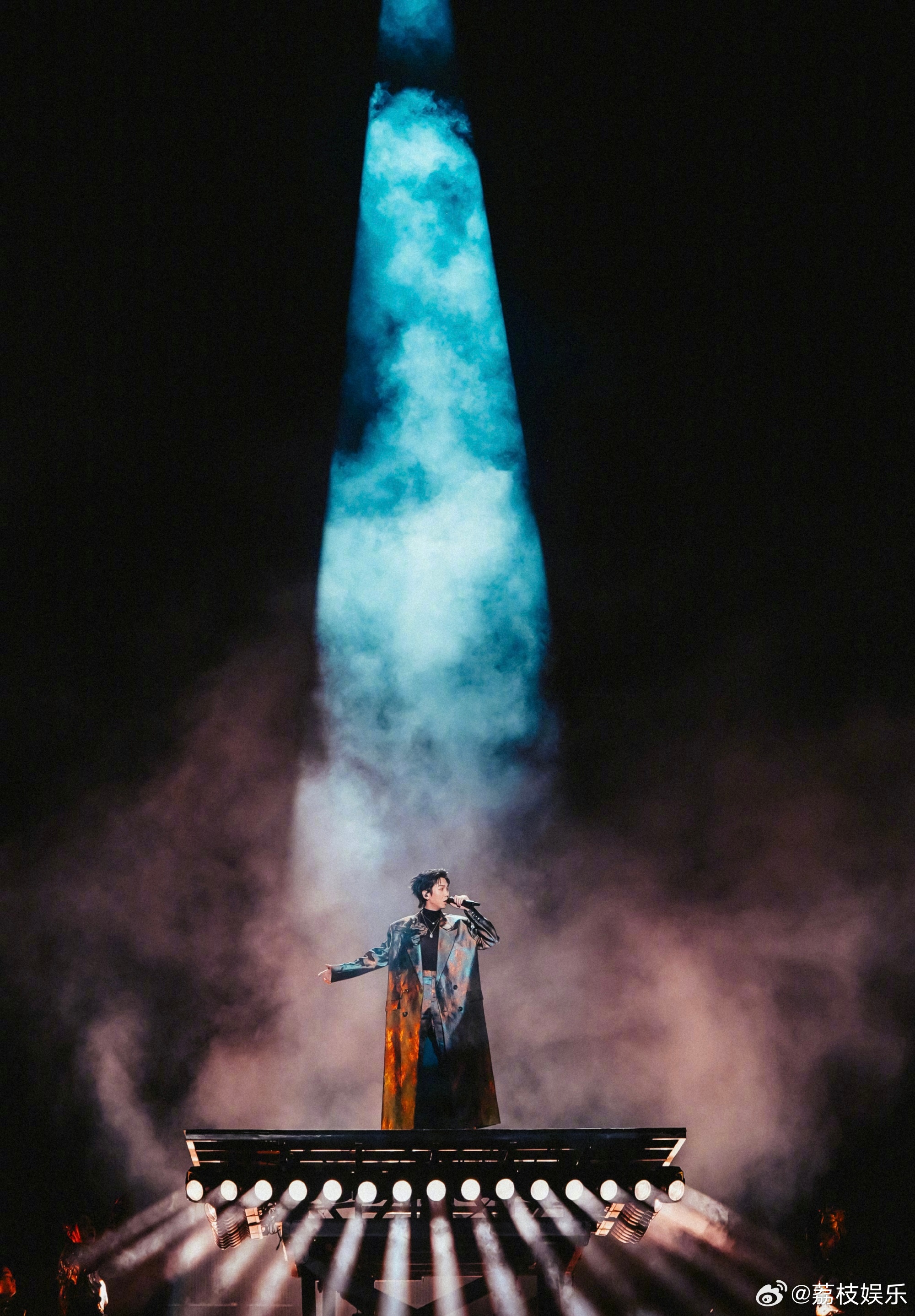 白举纲QQ音乐超级巅峰之夜白举纲QQ音乐巅峰瞩目歌手 白举纲的Live里全是细节