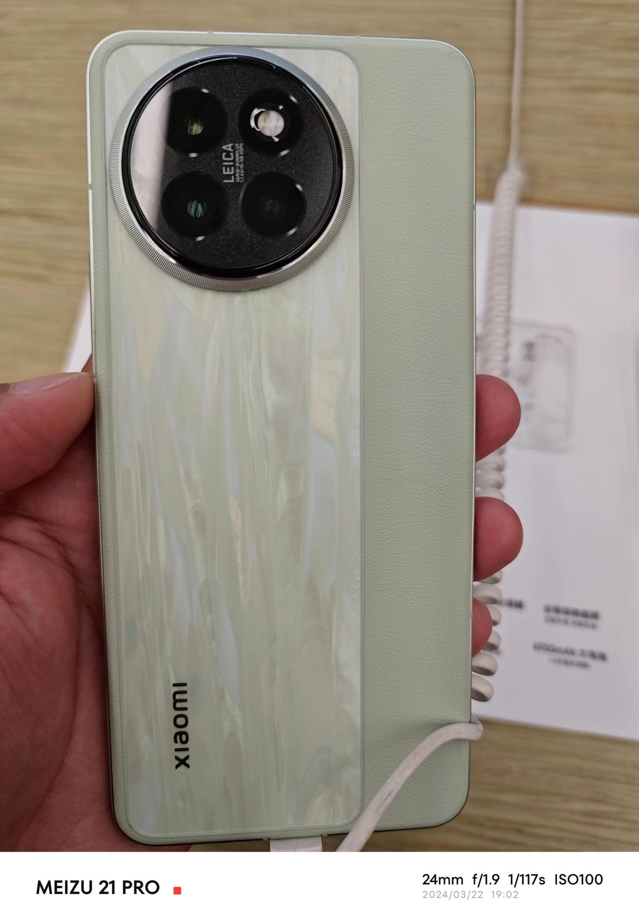 虽然没有第一时间看发布会，但是下班后第一时间却到了最近的小米之家体验！

小米C