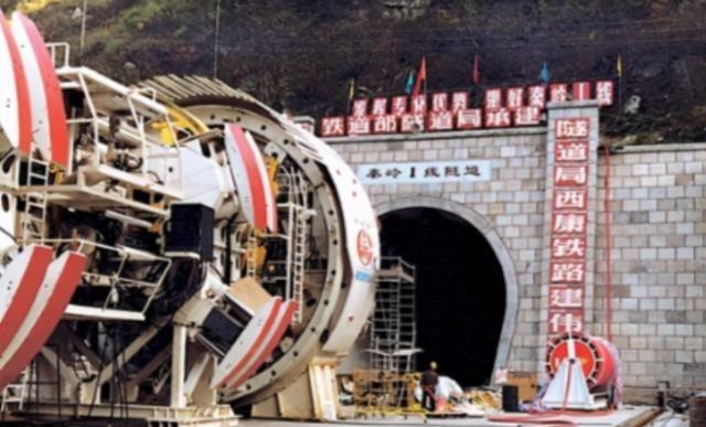 1997年，中国修建秦岭隧道时，找德国购买盾构机，德国鼻孔朝天：3.5亿一台，爱
