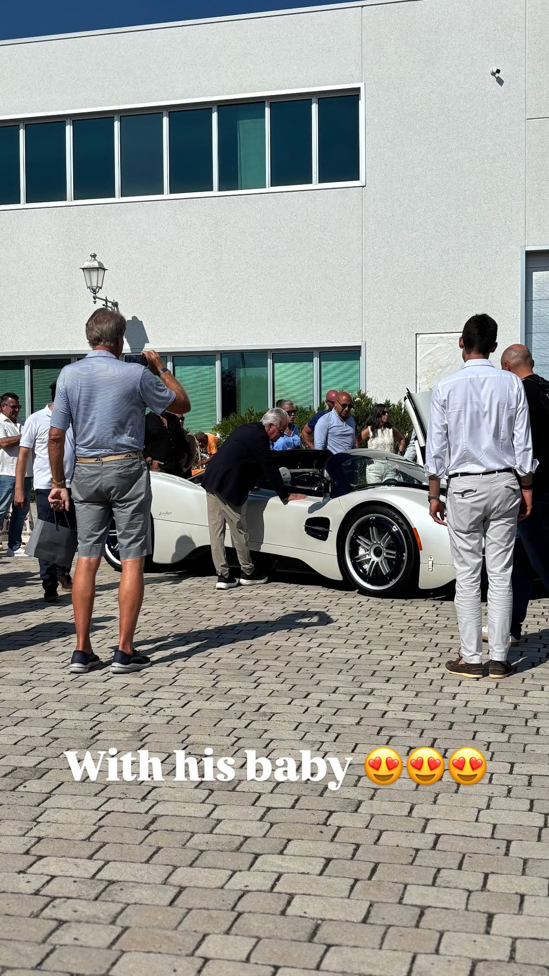 帕加尼亲自交付Pagani Utopia Roadster