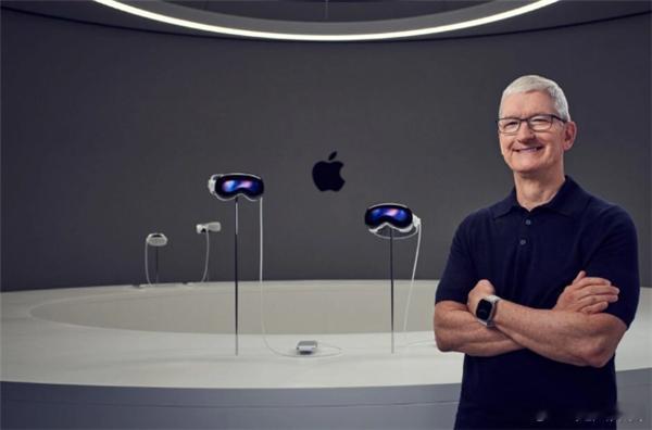 如何评价库克执掌苹果的15年  如果乔布斯还在，今天的苹果大概率不会这么稳。库克