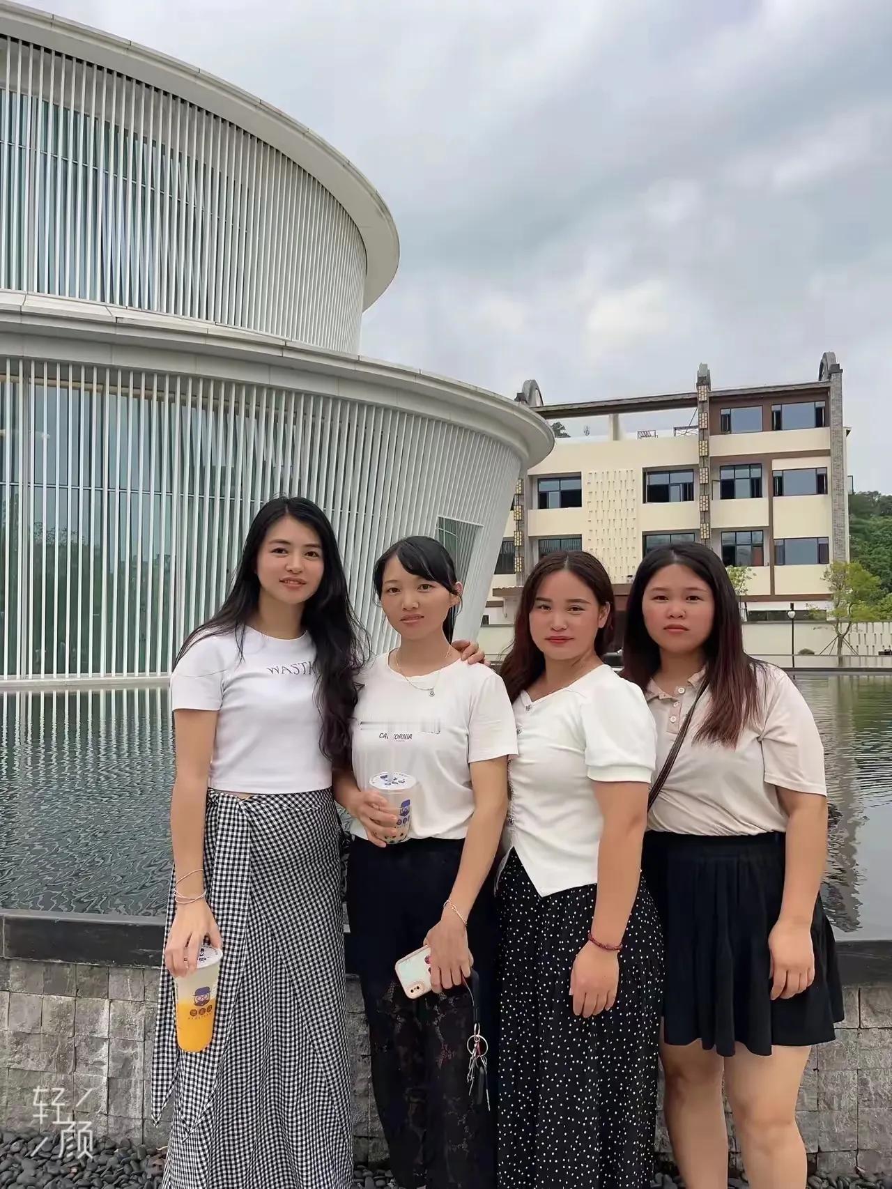 你会选哪一个做老婆？

左1，找一个这样的老婆就是天天把她当神一样供着，什么也不