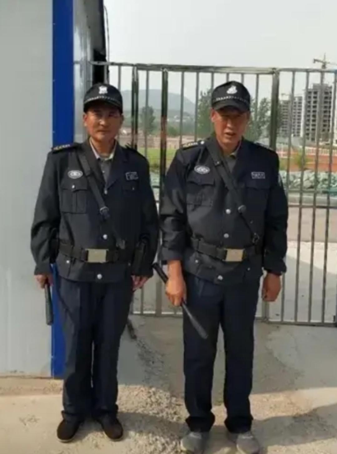 现在看到好多小区门口差不多都是年龄大的的保安，有的看着已经有点老态龙钟了。真搞不