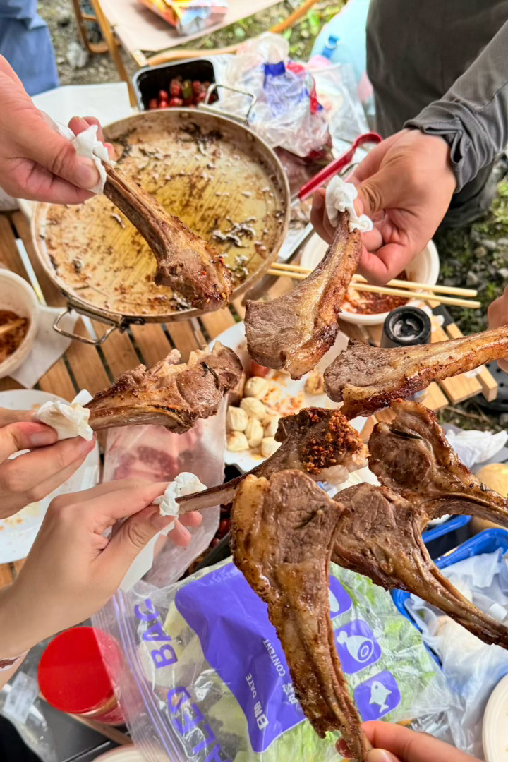 出来玩也是为了可以好好工作第一次见到了萤火虫还是蛮幸运滴✌️ 都江堰·龙池小镇