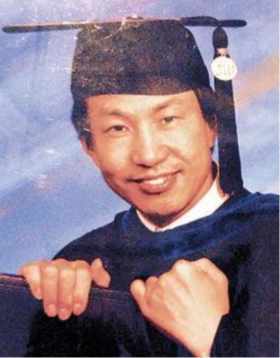 2006年，华裔核物理博士蒋国兵移民加拿大后，为了生存下去，放下了天之骄子的身段