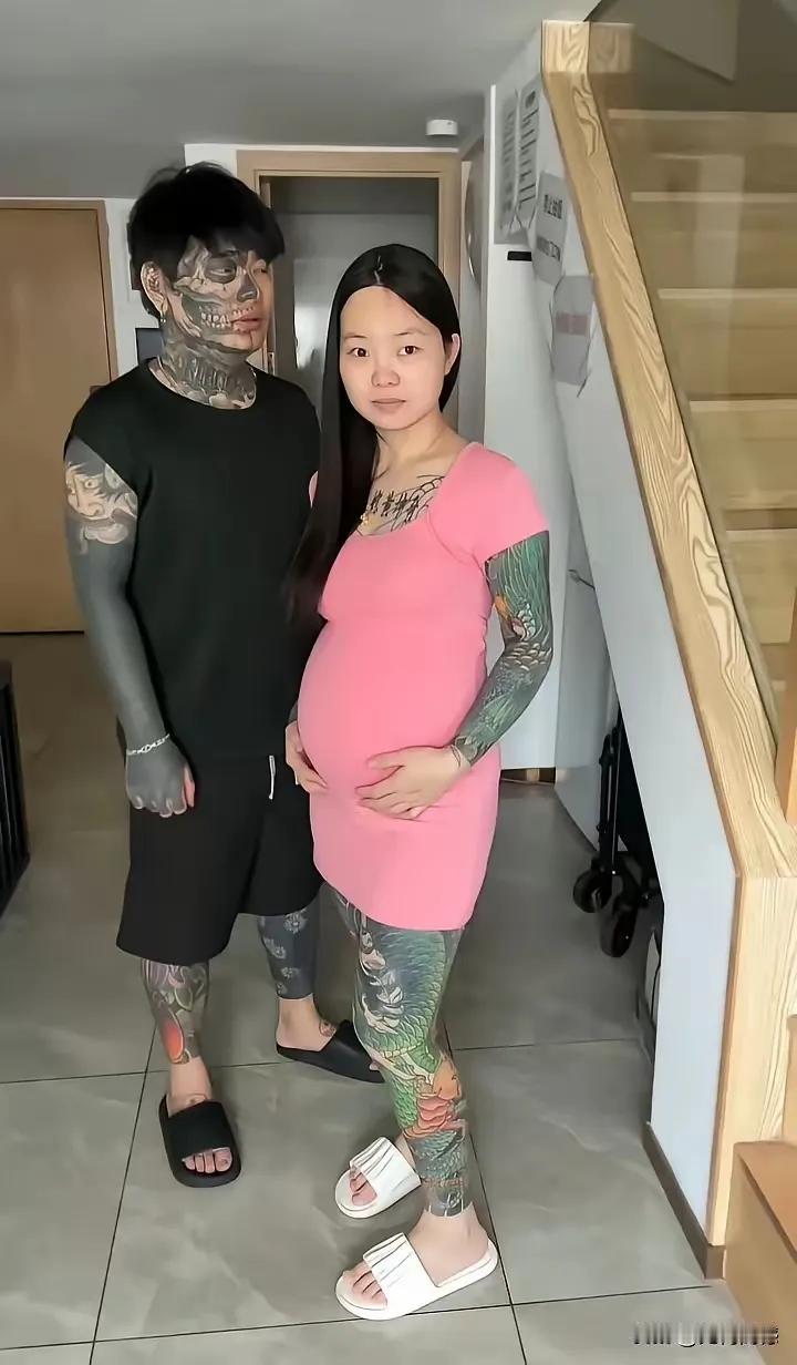 婚姻门当户对！在他俩眼里嫌弃是不存在的。至少，搭伙过日子心无旁骛。你说对了，将来
