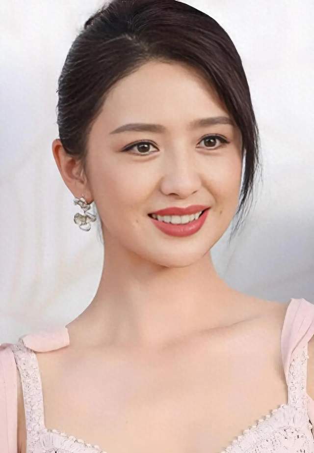 佟丽娅被陈思诚伤过，离婚后还能坐下来跟他吃饭这份体面太难得了