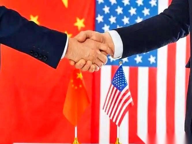 中美互降关税的消息刚传出来，上海到洛杉矶的集装箱运价一周就跳涨了近17%。
集装