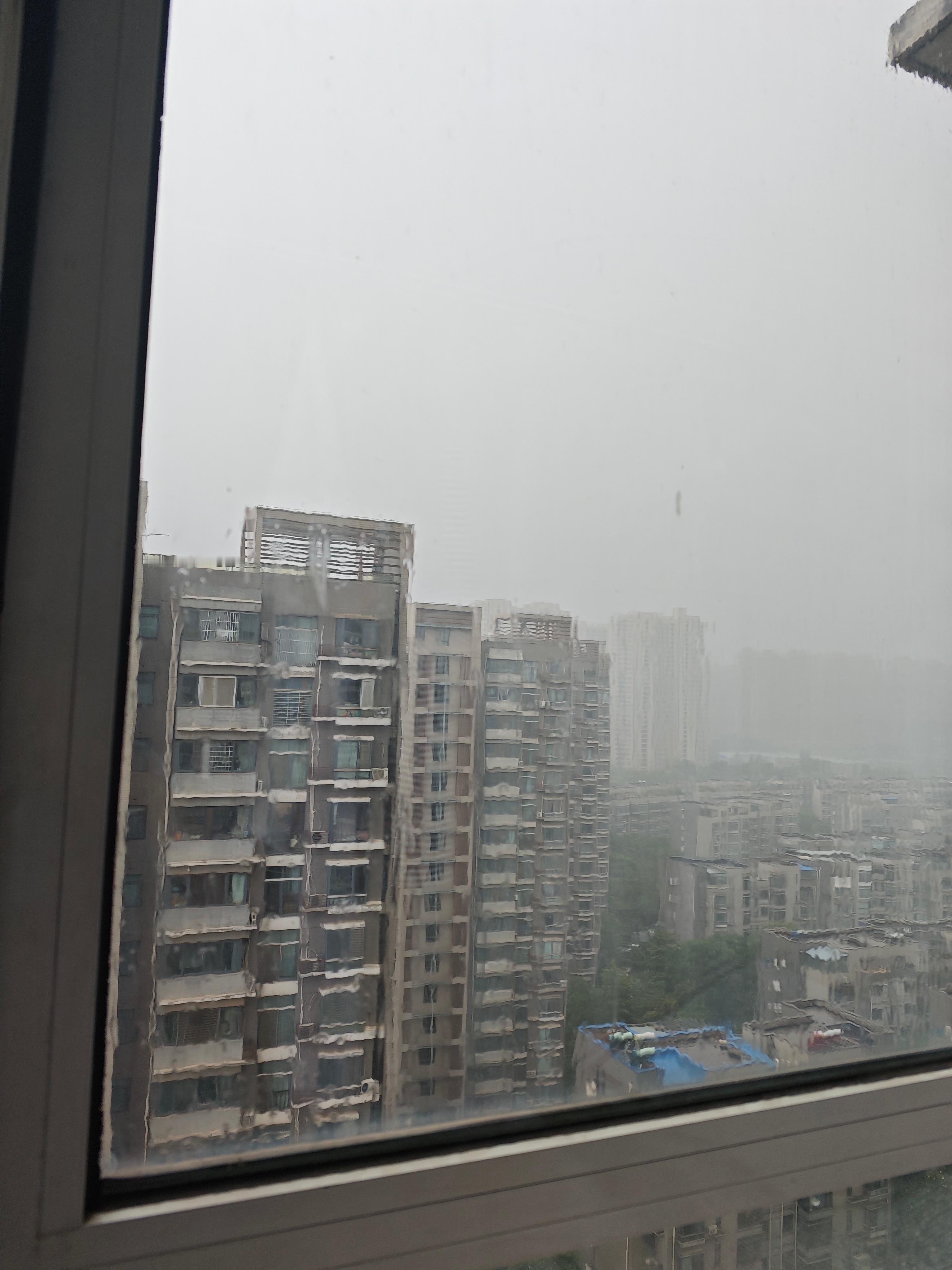 郑州这雨 突袭啊 刚准备出门买饭