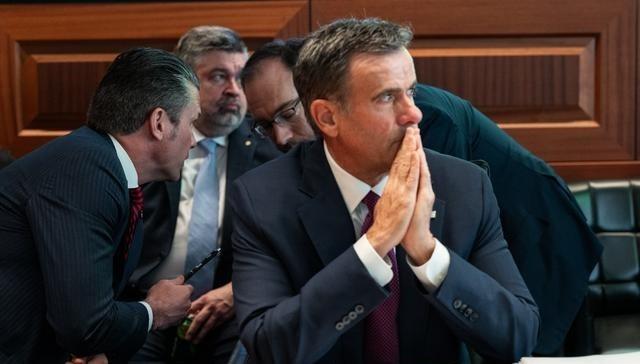 2月22日，白宫战情室闭门开会，针对伊朗打击A和B计划出炉！
美国政府在2026