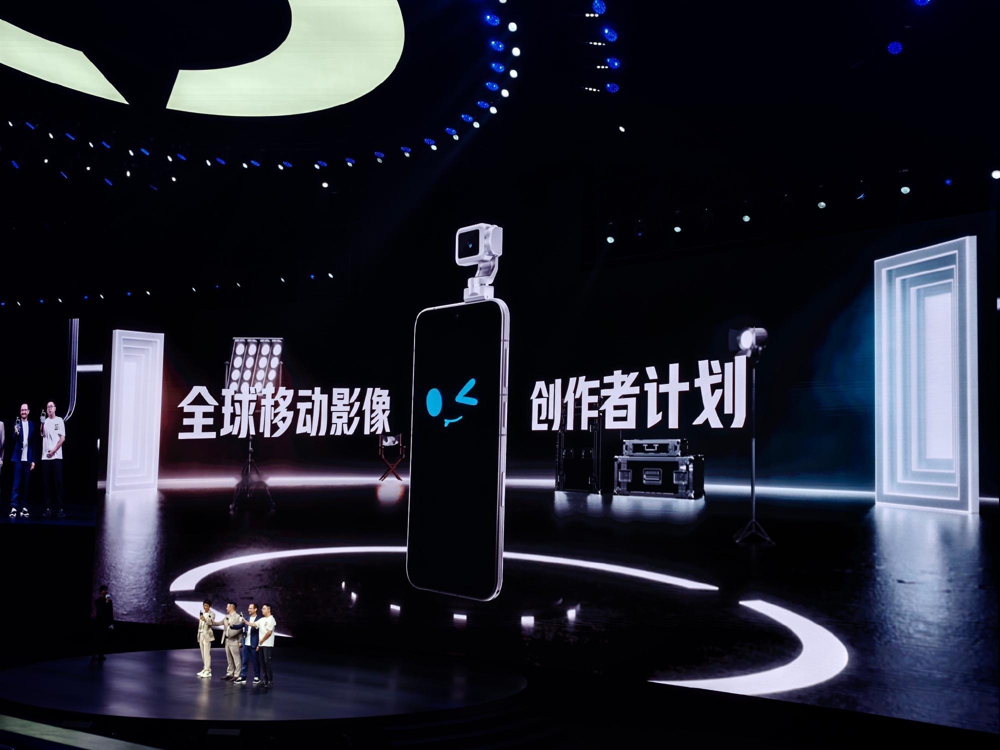 荣耀RobotPhone 荣耀全球移动影像创作者计划启动。 