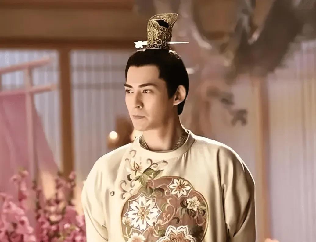 长安大明宫，元和十五年正月那个深夜，一名内侍悄悄走进中和殿。卧榻之上，是那位刚刚